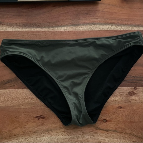 Athleta High-Neck Reversible Swimsuit (top & bottoms) Size M - Picture 6 of 6